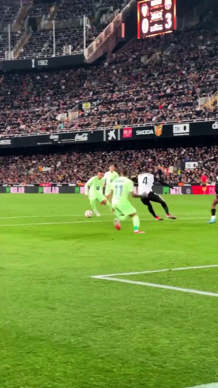 关于阿森纳逆转瓦伦西亚，马尔基尼奥斯完成帽子戏法的信息