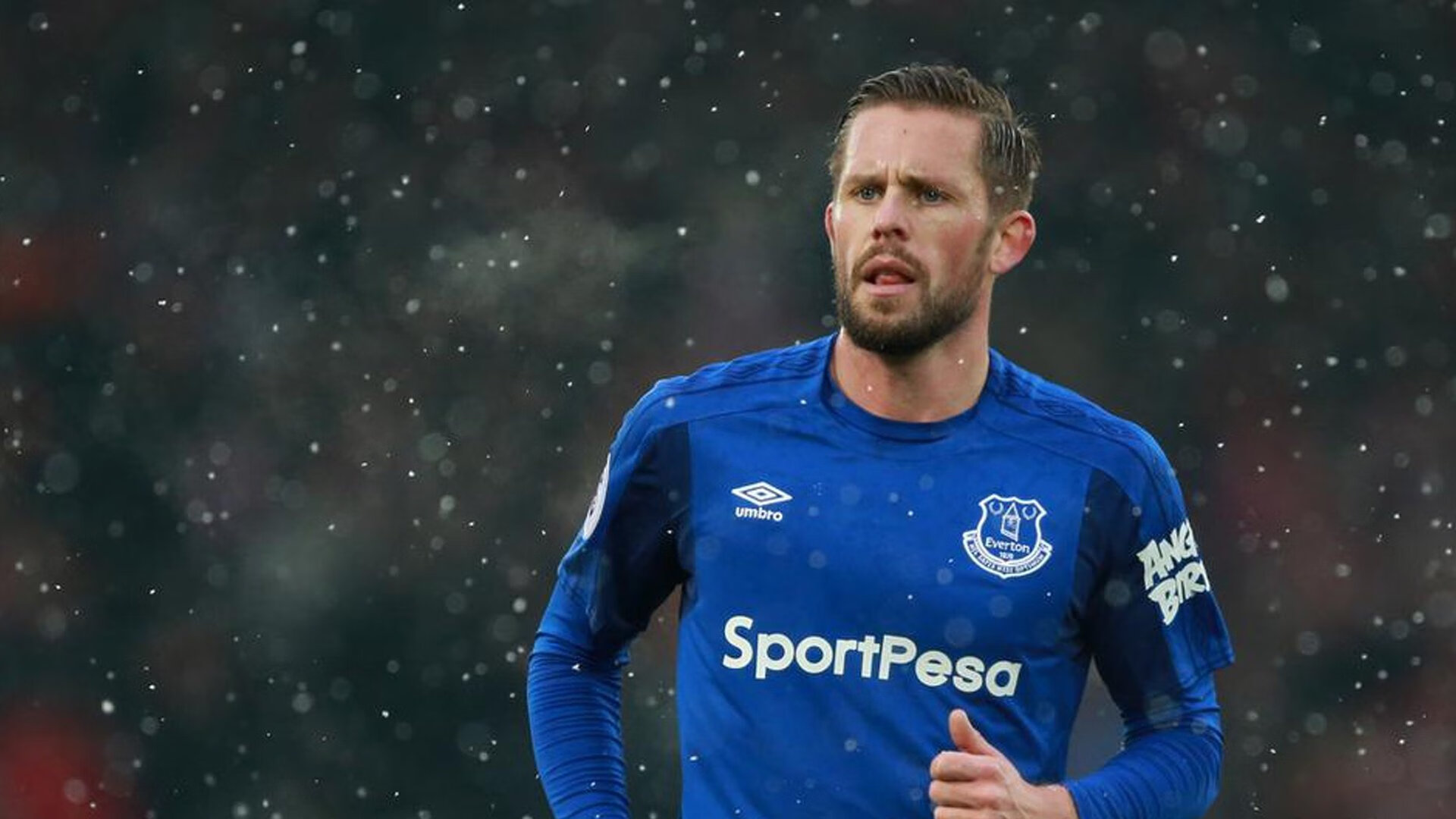 足球双线狂飙,塞维利亚友谊赛狂胜尼日利亚联队,巴雷拉欧冠淘汰赛主宰赛场