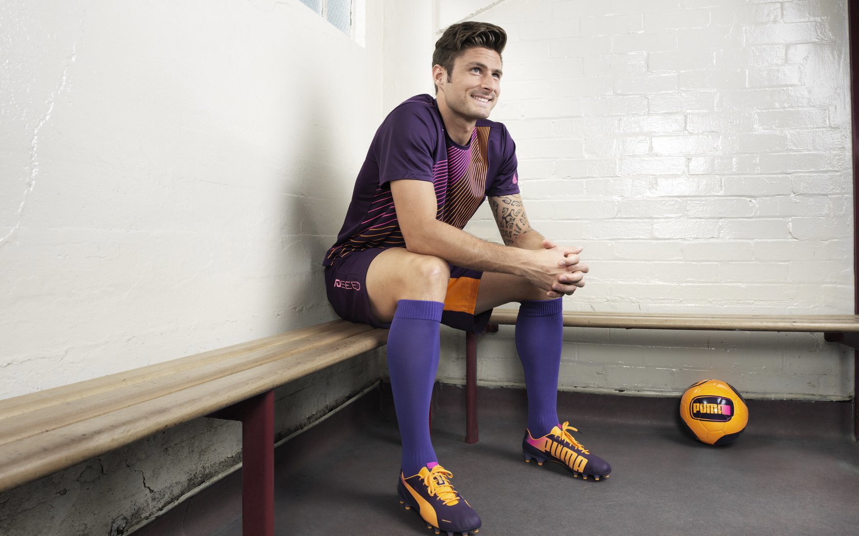 皮克10分引爆时空异常？卡塔尔vs智利这场不存在的比赛如何被评分拉满